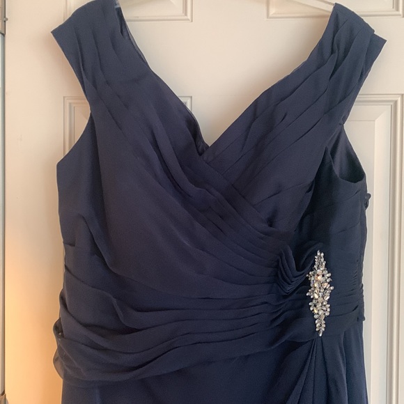 Mother of Bride or Groom Dress - Picture 1 of 5